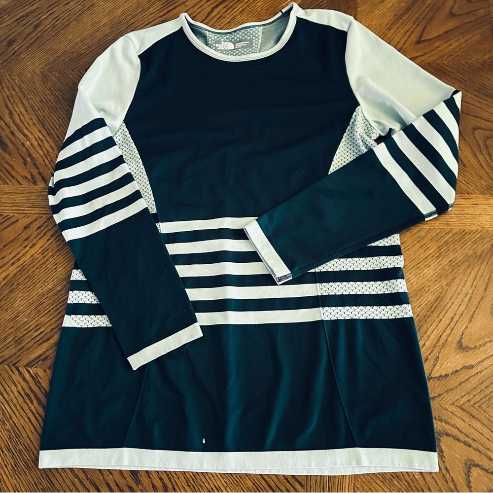 The North Face / Black and Mint Green/ Size XL  Top - Picture 9 of 11